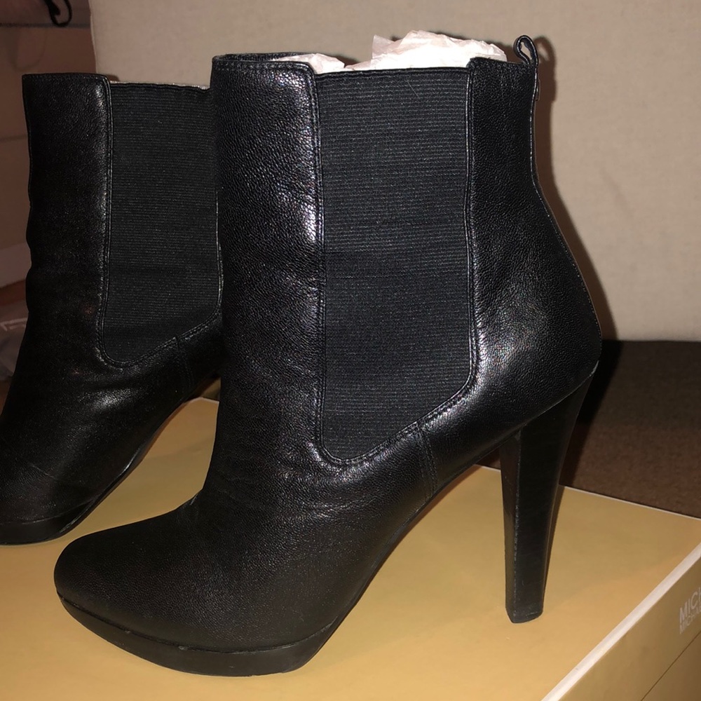 Fantastic Michael Kors Boots.Super sexy & stylish!